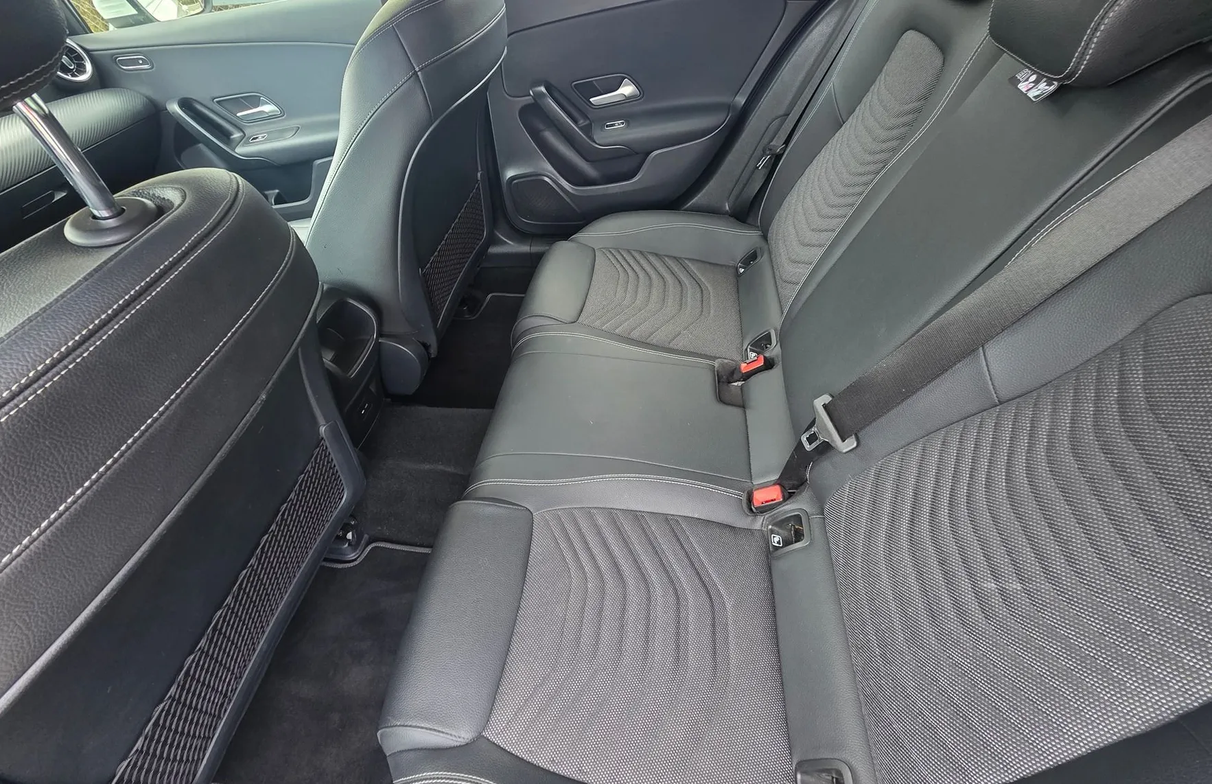 Zunanja slika - Mercedes-Benz A-Razred - A 180D LED-VIRTUAL-NAVI-ALU PLATIŠČA-1.LASTNIK - 14