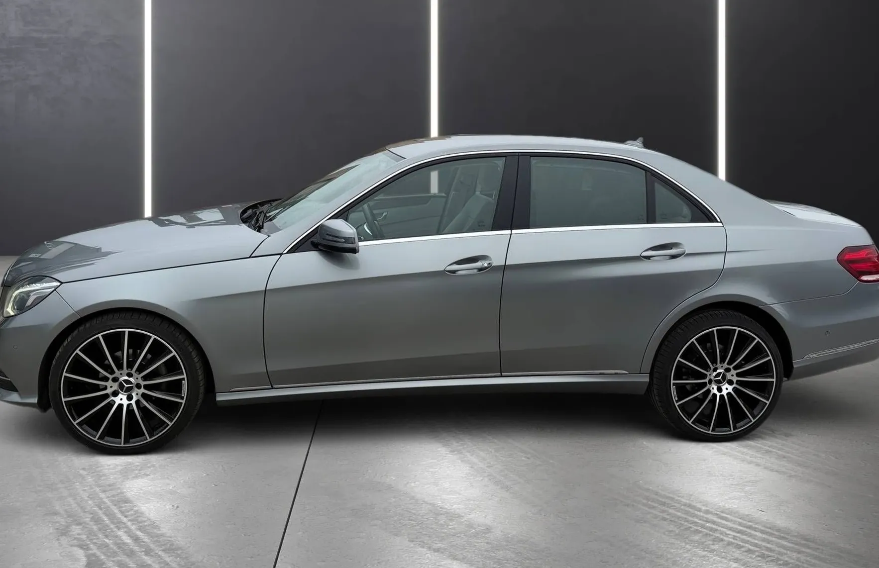 Zunanja slika - Mercedes-Benz E-Razred - E 220 CDI SLOVENSKI NAVIGACIJA TEMPOMAT PDC HI-FI - 3