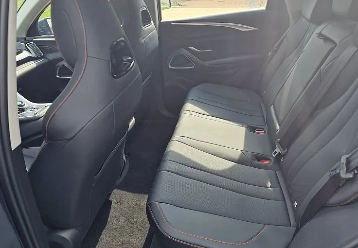 Zunanja slika - BYD Sealion 5 - DM-i COMFORT PHEV - skupni doseg 992 km - 8