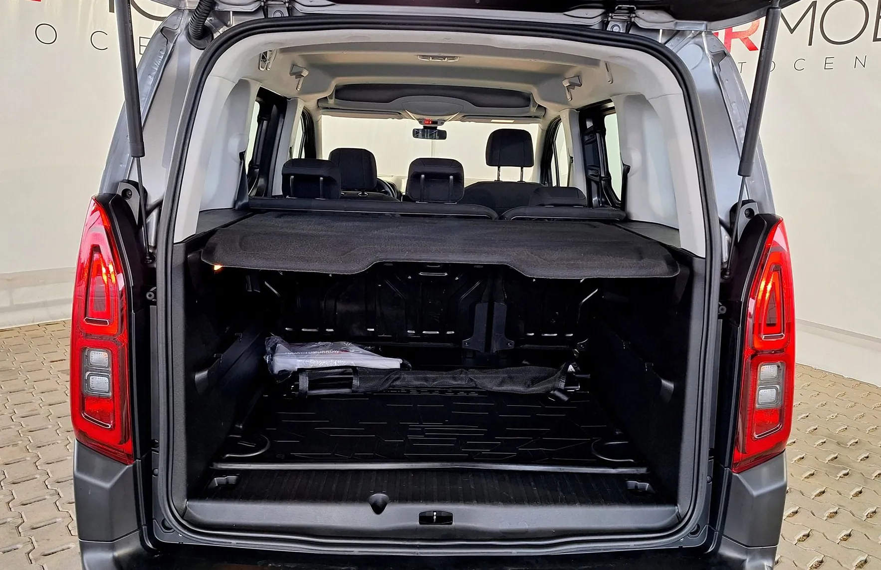 Zunanja slika - Toyota Proace - City Verso 1.2 Combi Compact MT 6 - 7