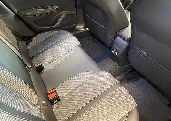 Zunanja slika - Peugeot 2008 - ALLURE HIBRID 145 + BON ZA ZIMSKE GUME 300€ - 10