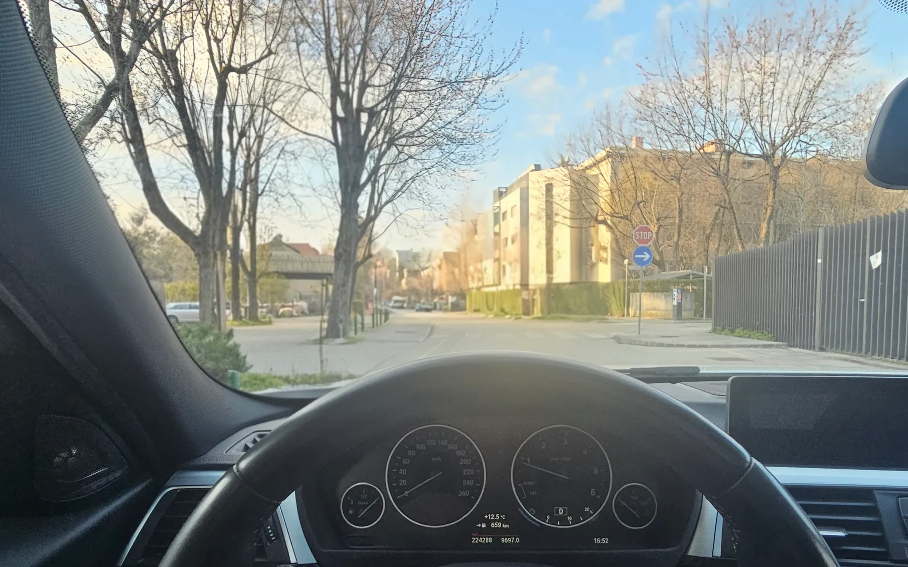 Notranja slika - BMW Serija 3 - 320d xdrive touring M sport - 10
