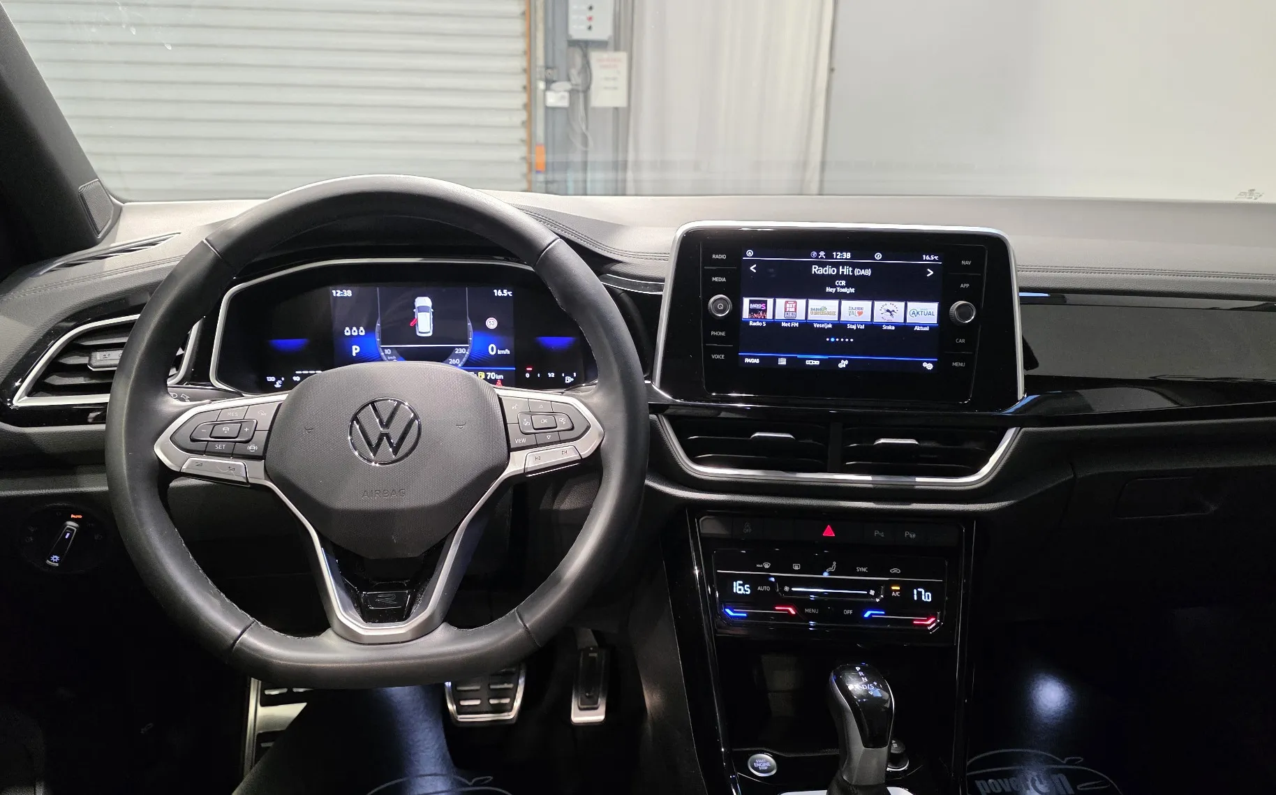 Zunanja slika - VW T-Roc - 1,5 TSI BMT R-Line DSG 1.LAST SLO VIRTUAL KAM iQLED - 10