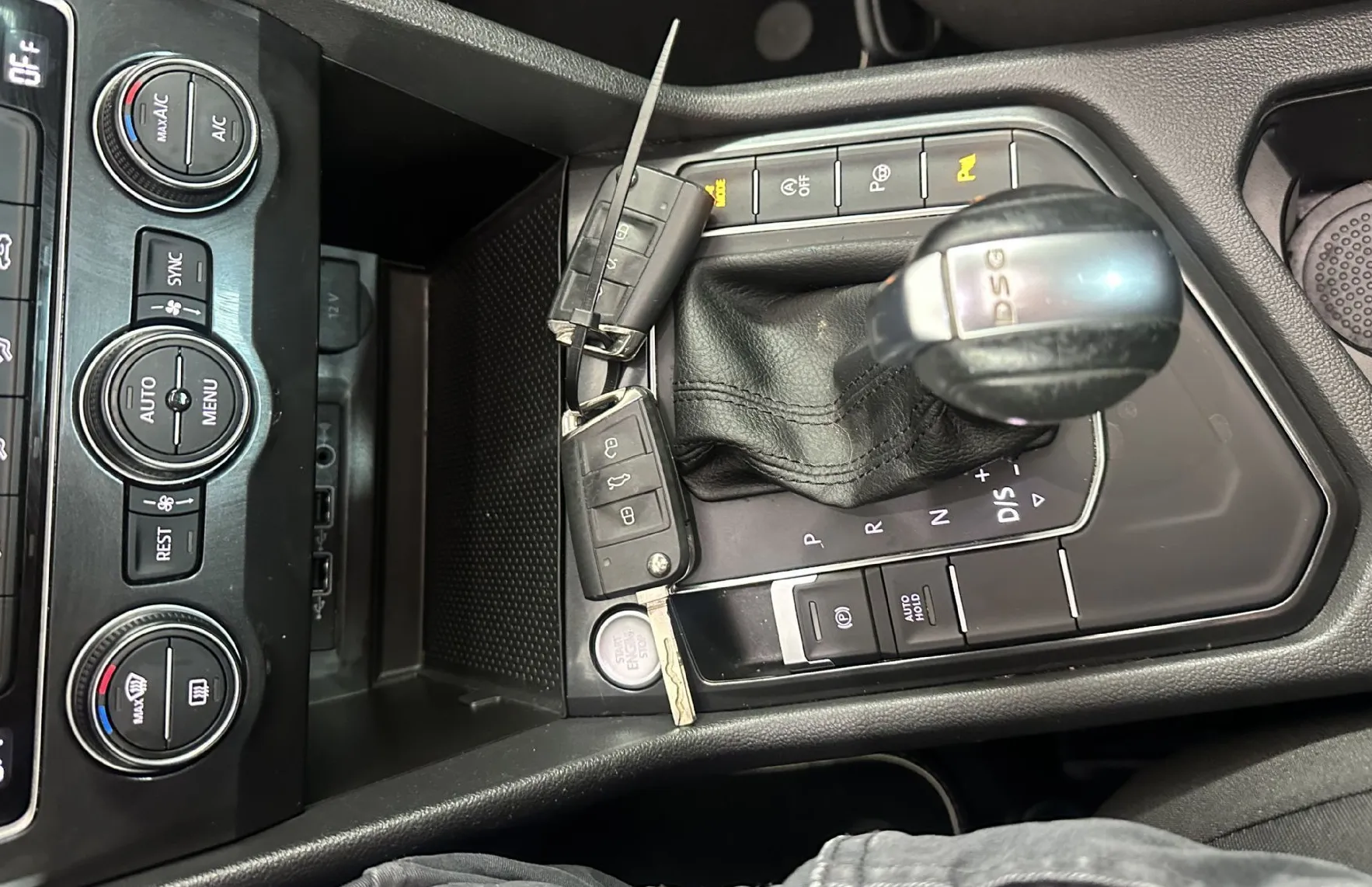 Zunanja slika - Volkswagen Tiguan - 1.5 TSI ACT BMT R-Line DSG.Highline 110kW.KAMERA - 15
