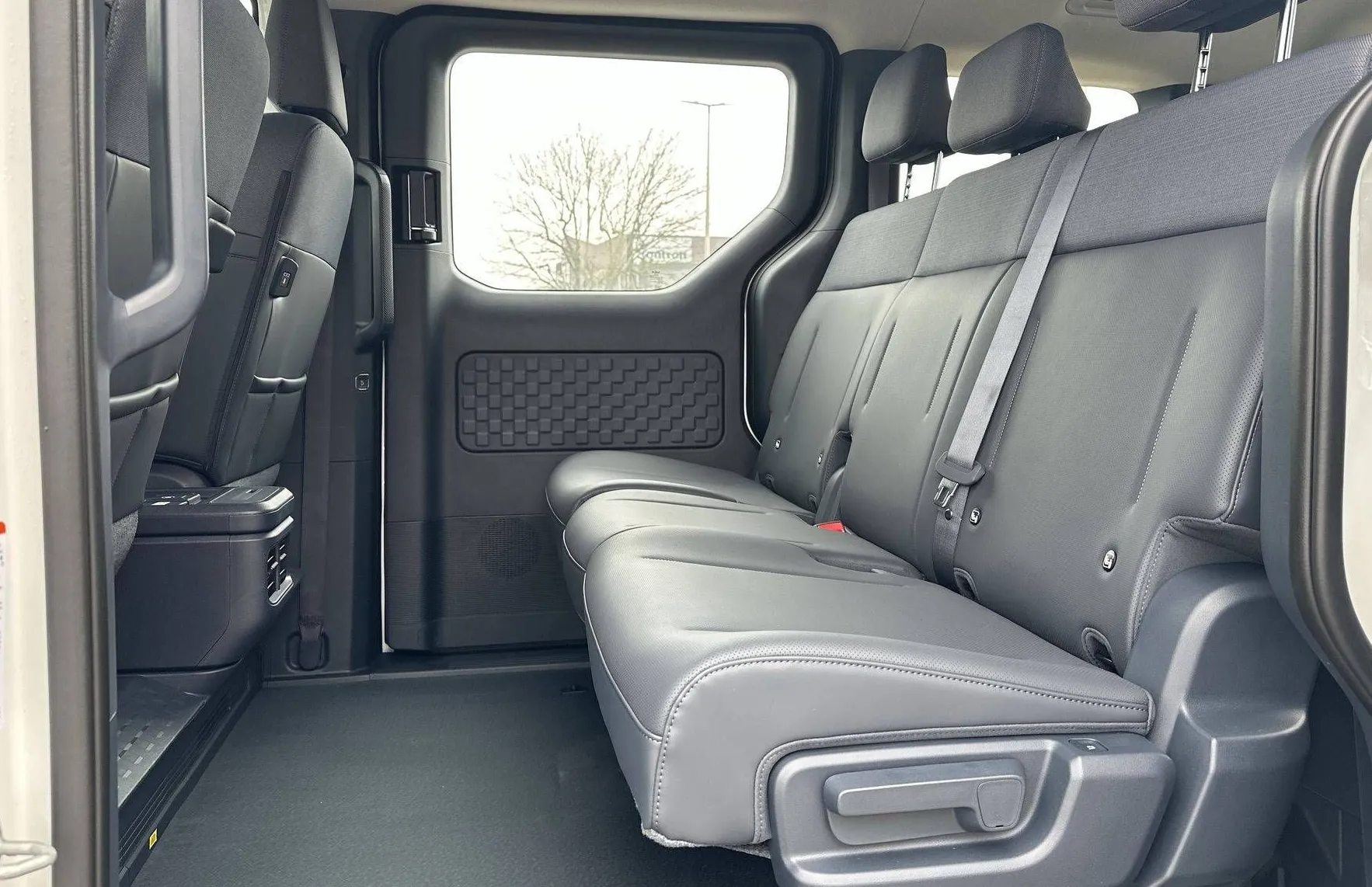 Zunanja slika - KIA PV5 - 71.2 kWh baterija 120 kW  163 KS  Quantum - 19