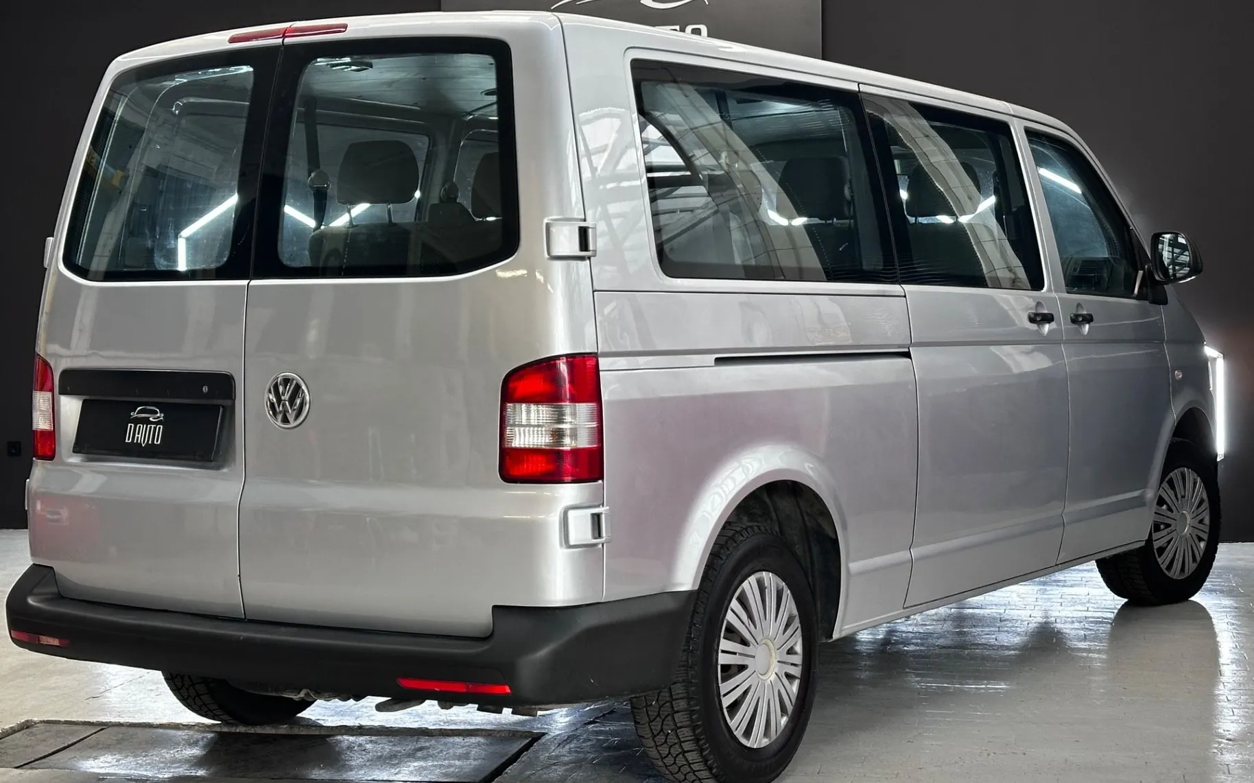 Notranja slika - Volkswagen Transporter - 2.0 TDI 9 SEDEŽEV... - 8