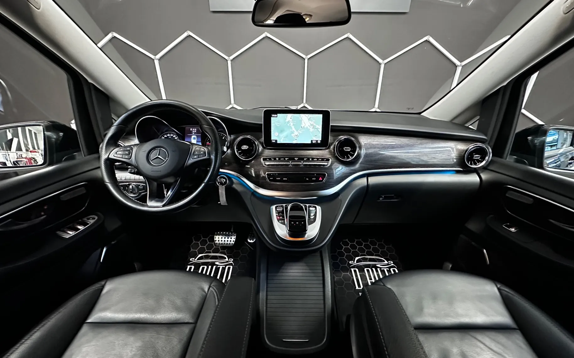 Notranja slika - Mercedes-Benz V-Razred - V 250 d 140KW+WEBASTO+360KAMERA+BURMESTER+AMBIENT - 8