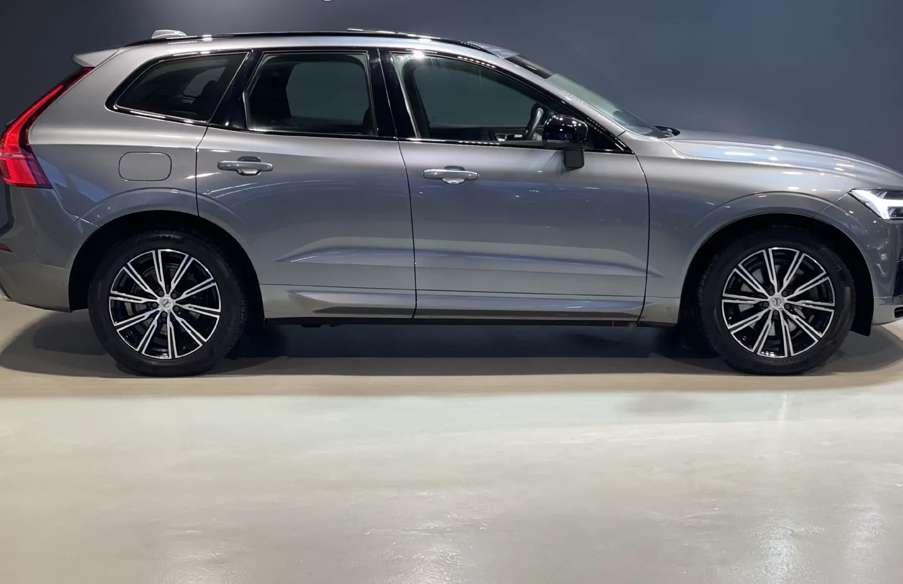 Zunanja slika - Volvo XC60 - T8-R DESIGN-PANO-NAVI-ZRAČNO-RADAR-360KAMERA-LED - 4