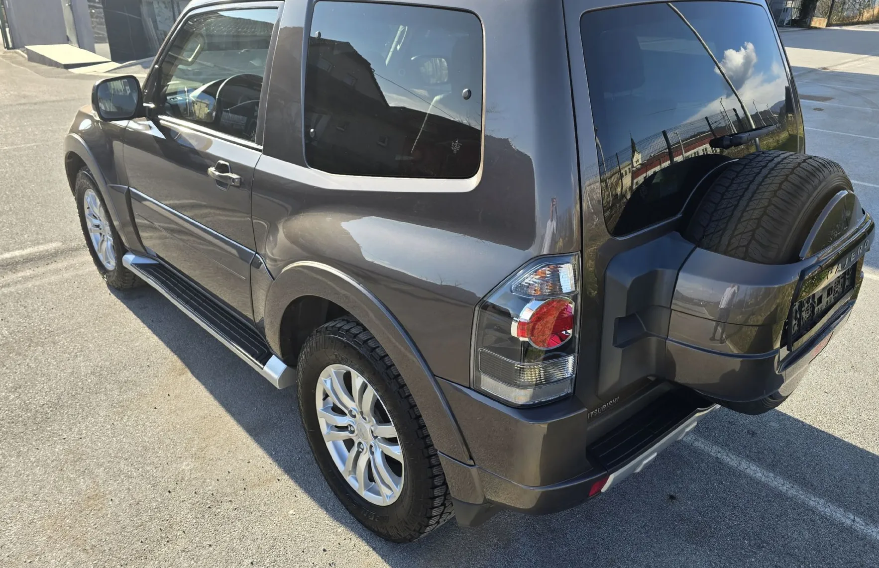 Zunanja slika - Mitsubishi Pajero - 3.2 DI-D A T 3 VRATA ODLIČEN - 5