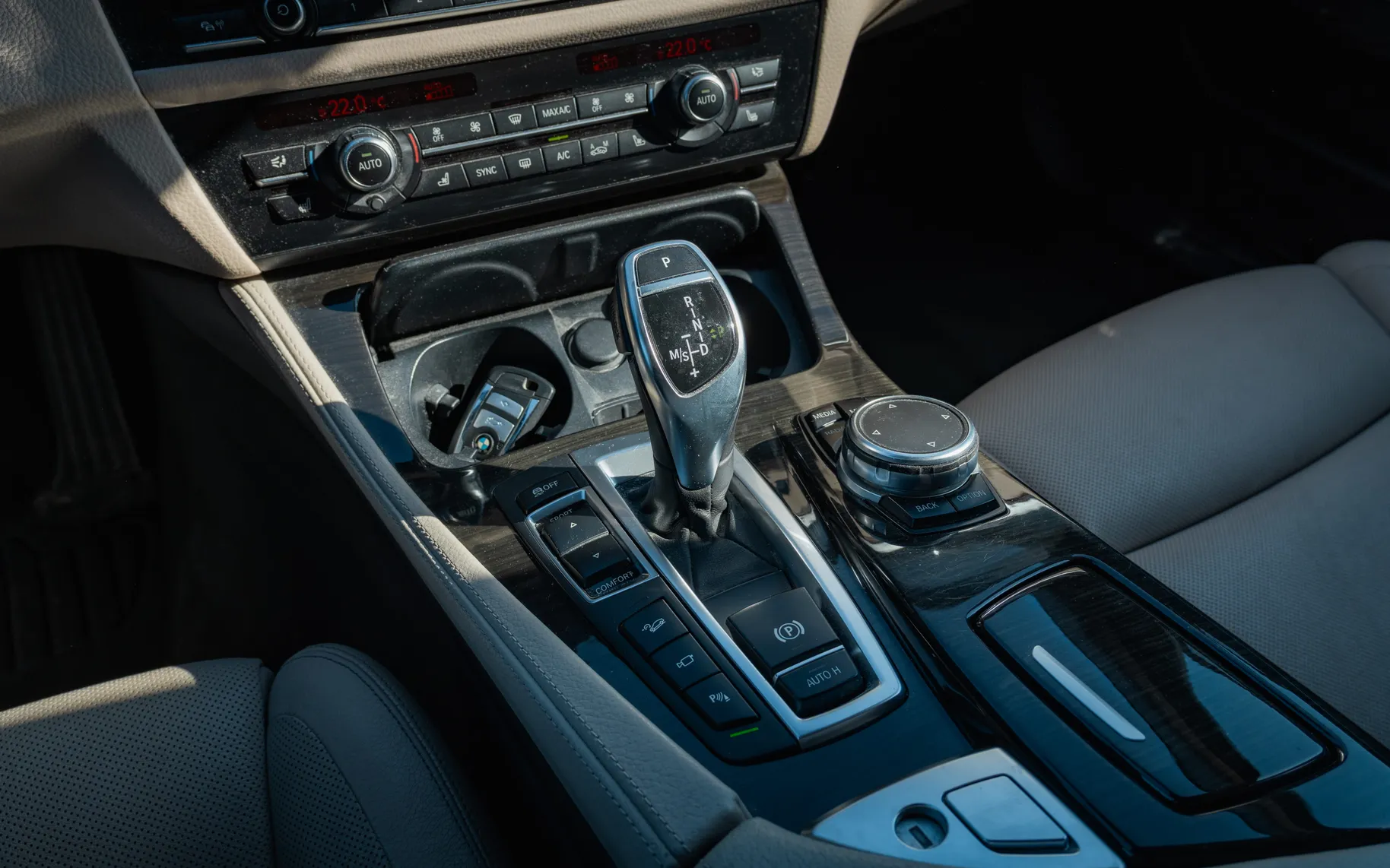 Notranja slika - BMW Serija 5 - 530d xDrive touring Avt. - 14