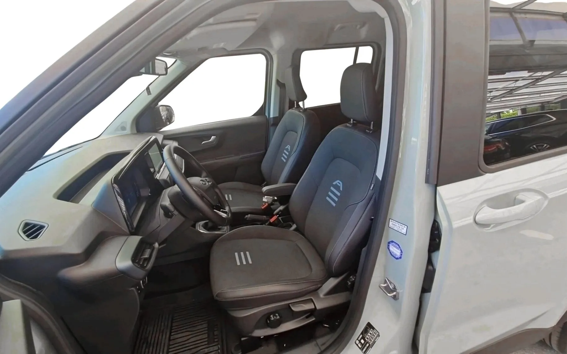 Zunanja slika - Ford Tourneo Courier - 1.0 EcoBoost Active-RADAR-NAVI-BLISS-PREČNI-KAMER - 5