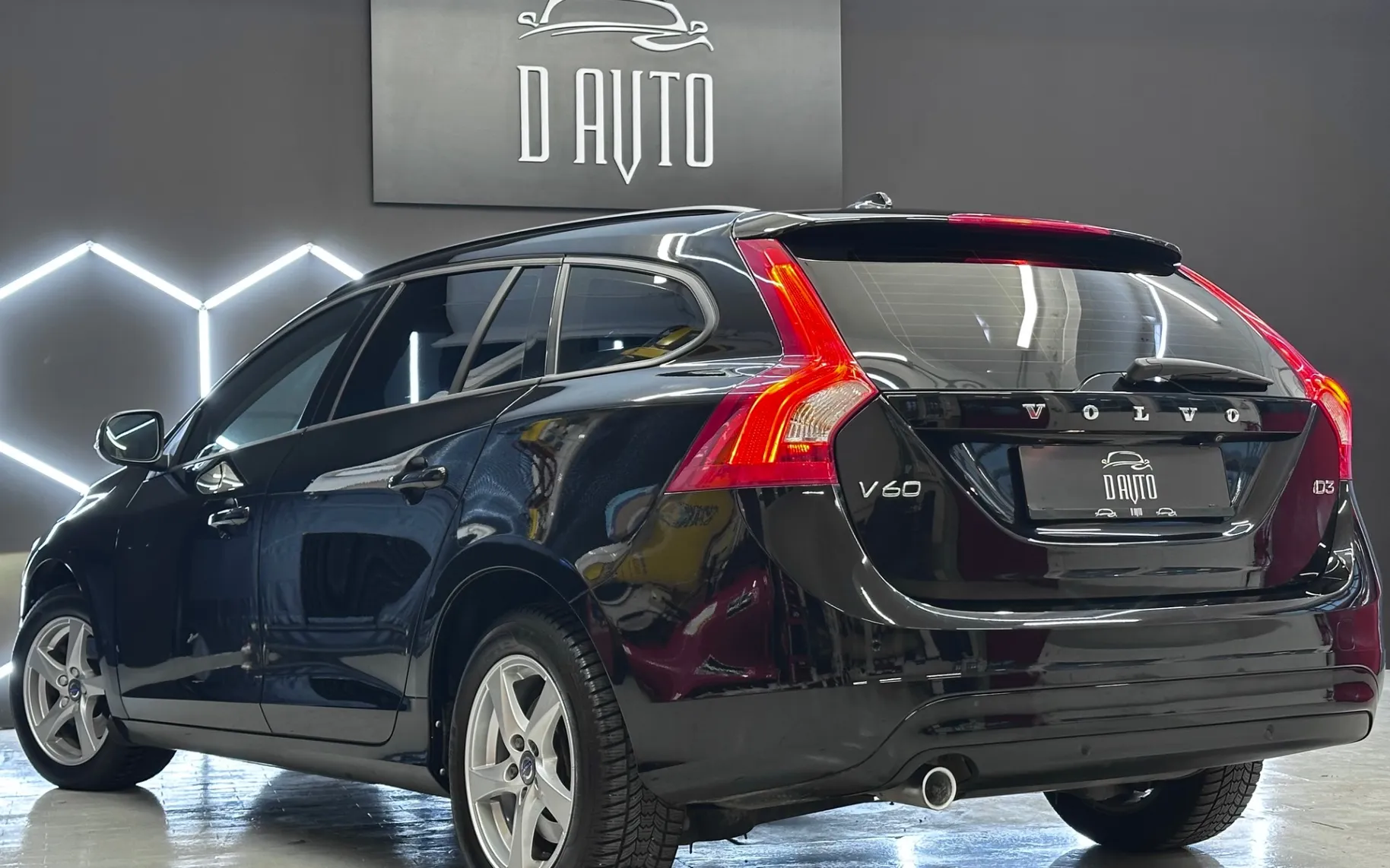 Zunanja slika - Volvo V60 - 2.0D KAMERA-NAVI-BIXENON-GRETJE SEDEZEV-PDC... - 6
