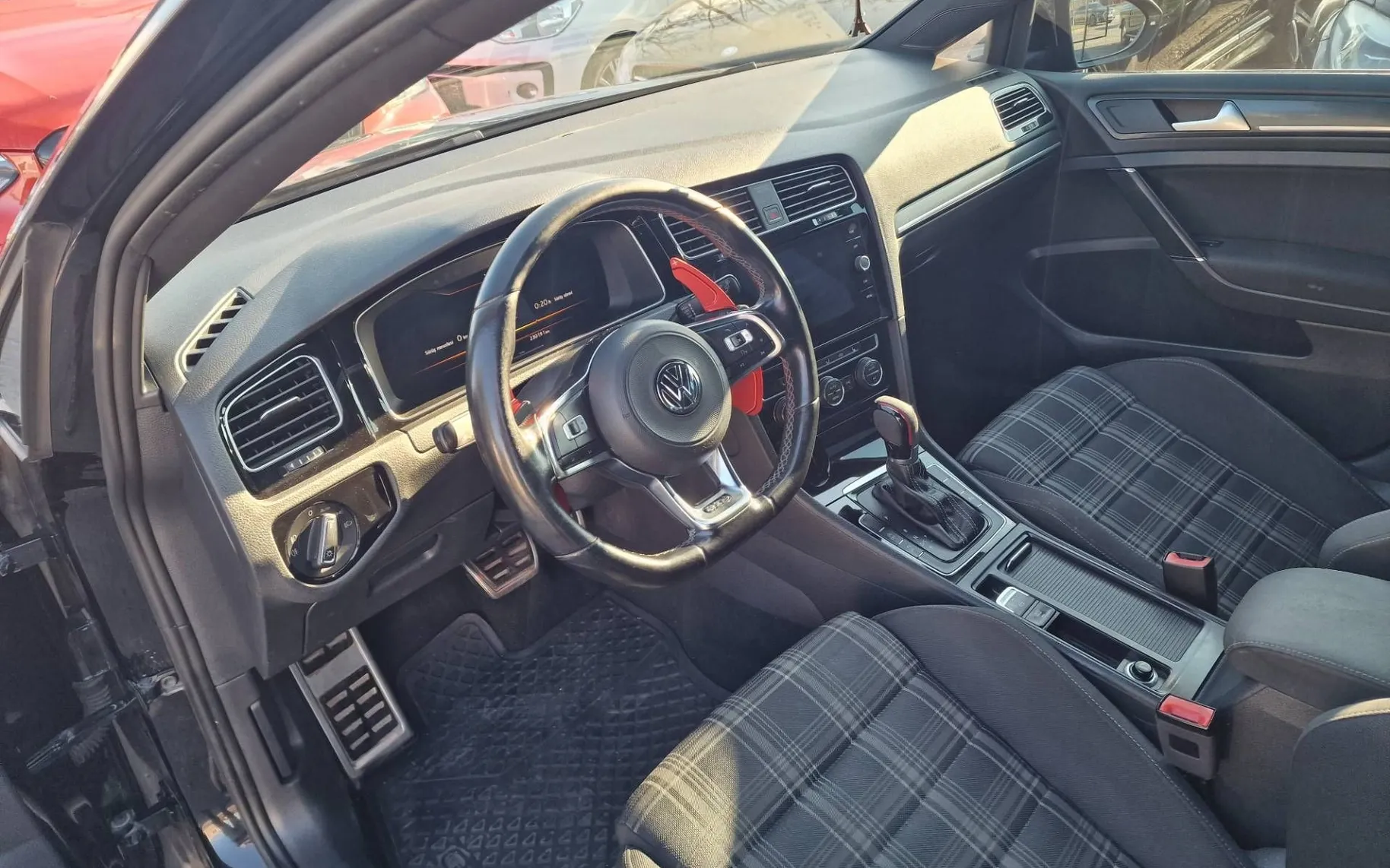 Notranja slika - Volkswagen Golf - 2.0 GTD 7.5  DSG POLOG 1800 VIRTUAL - 12