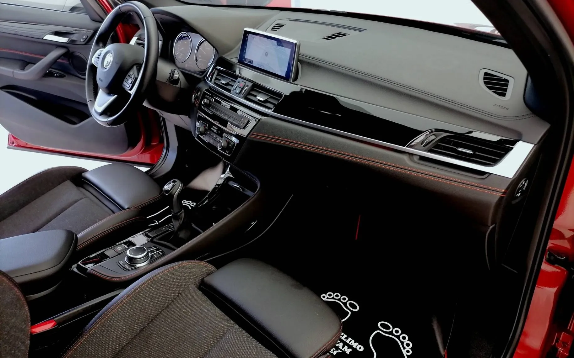 Notranja slika - BMW serija X1: - sDrive16d Sport Line FULL LED ATRAKTIVEN-KOT-NOV - 7
