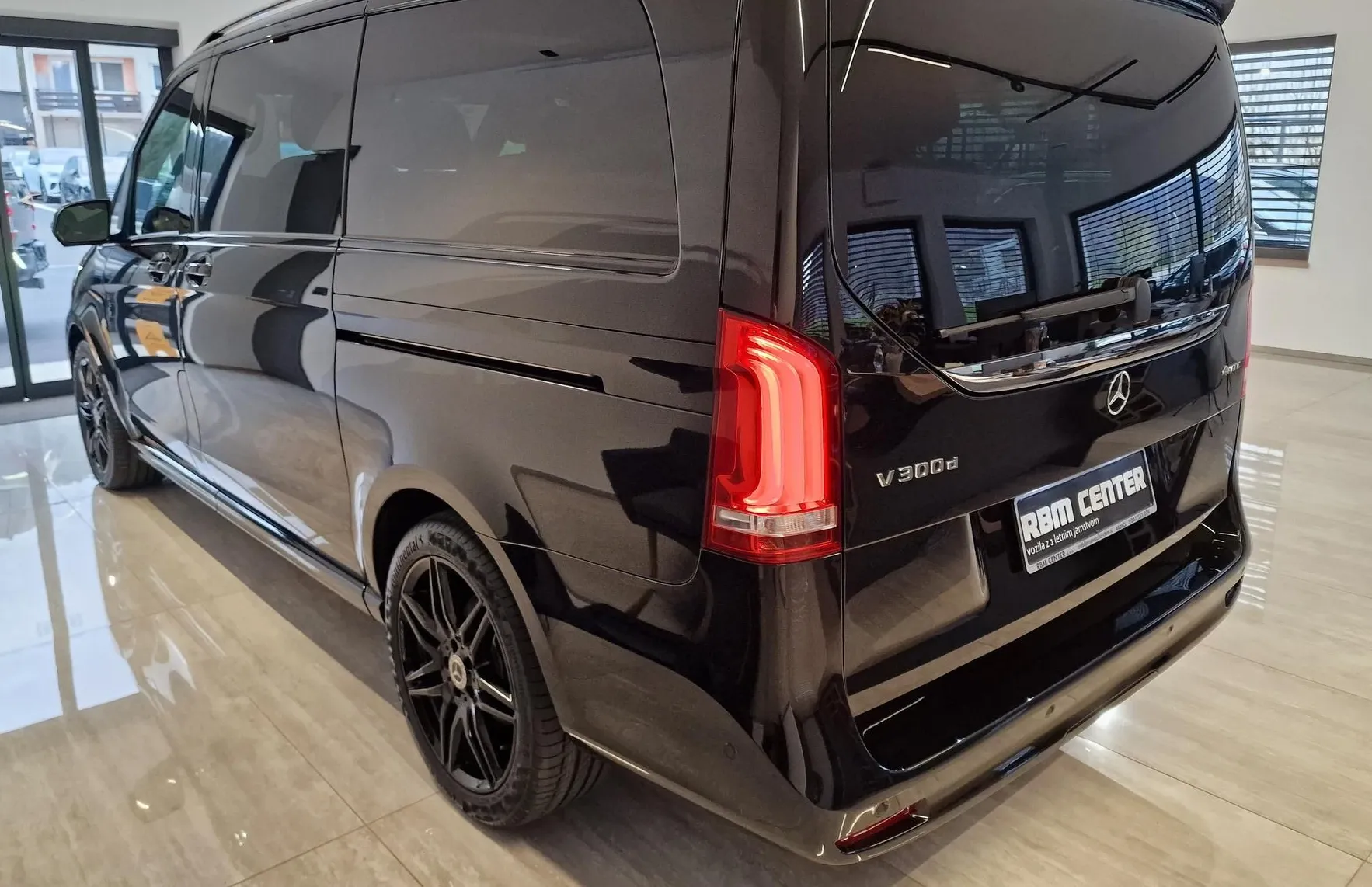 Zunanja slika - Mercedes-Benz V-Razred - V 300d LONG|AMG LINE|4X4|PAN|360|BURMESTER| - 5