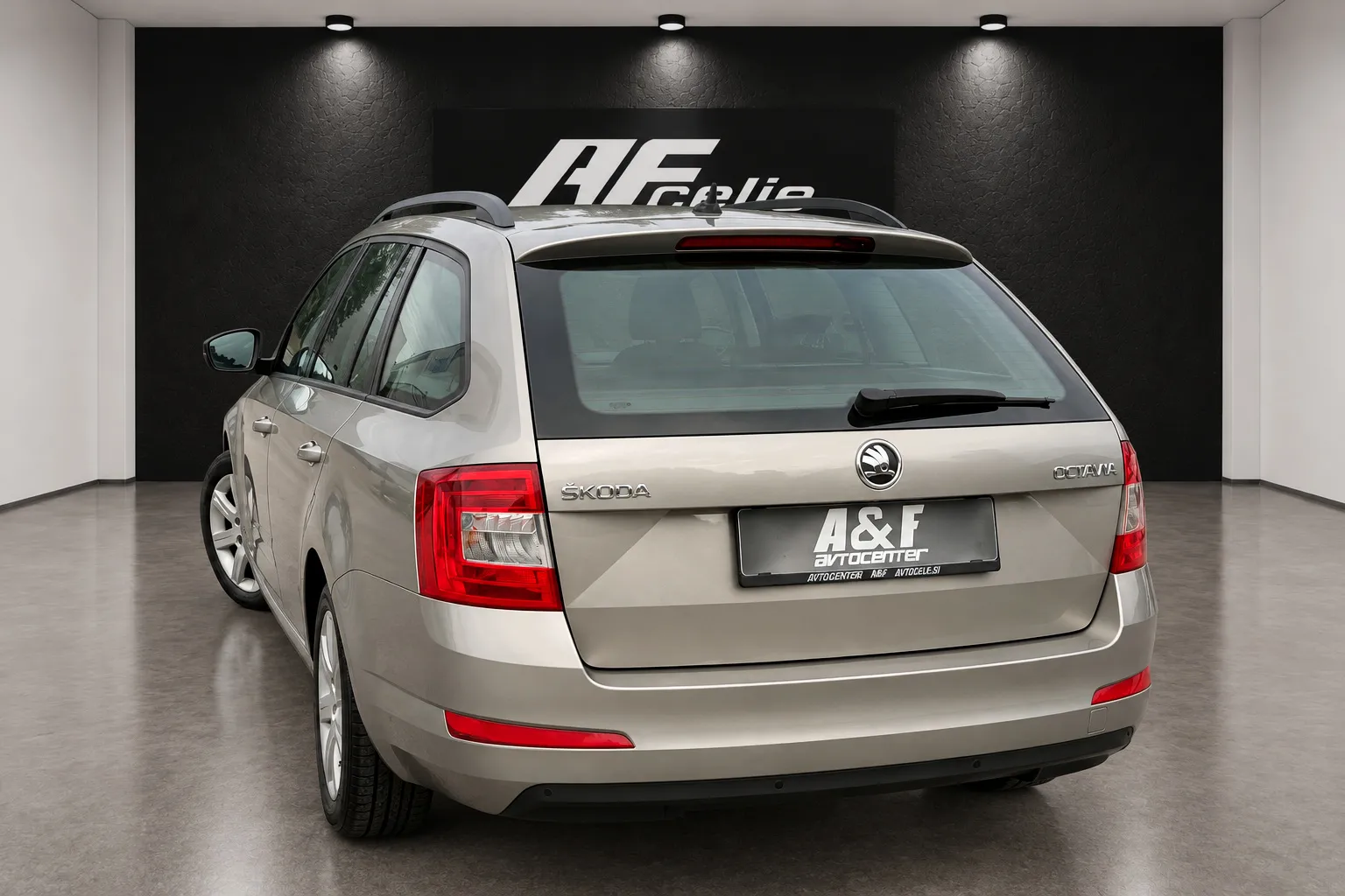 Notranja slika - Škoda Octavia - 1.6 TDI-NAVIGACIJA-LIZING ZA TUJCE-TEMPOMAT - 7