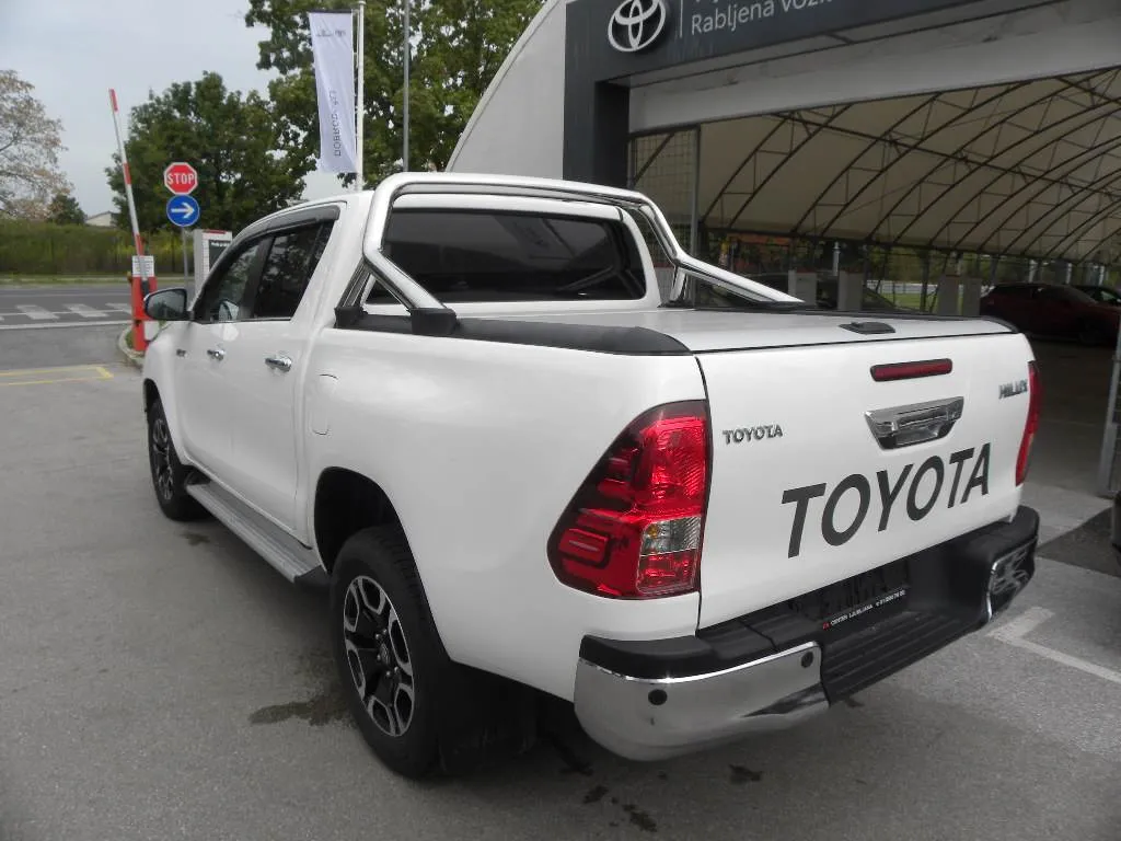 Zunanja slika - Toyota HILUX DOUBLE CAB - Toyota Hilux MY25 2.8 D-4D HYBRID 48V DC A T6 CITY PLUS - 4