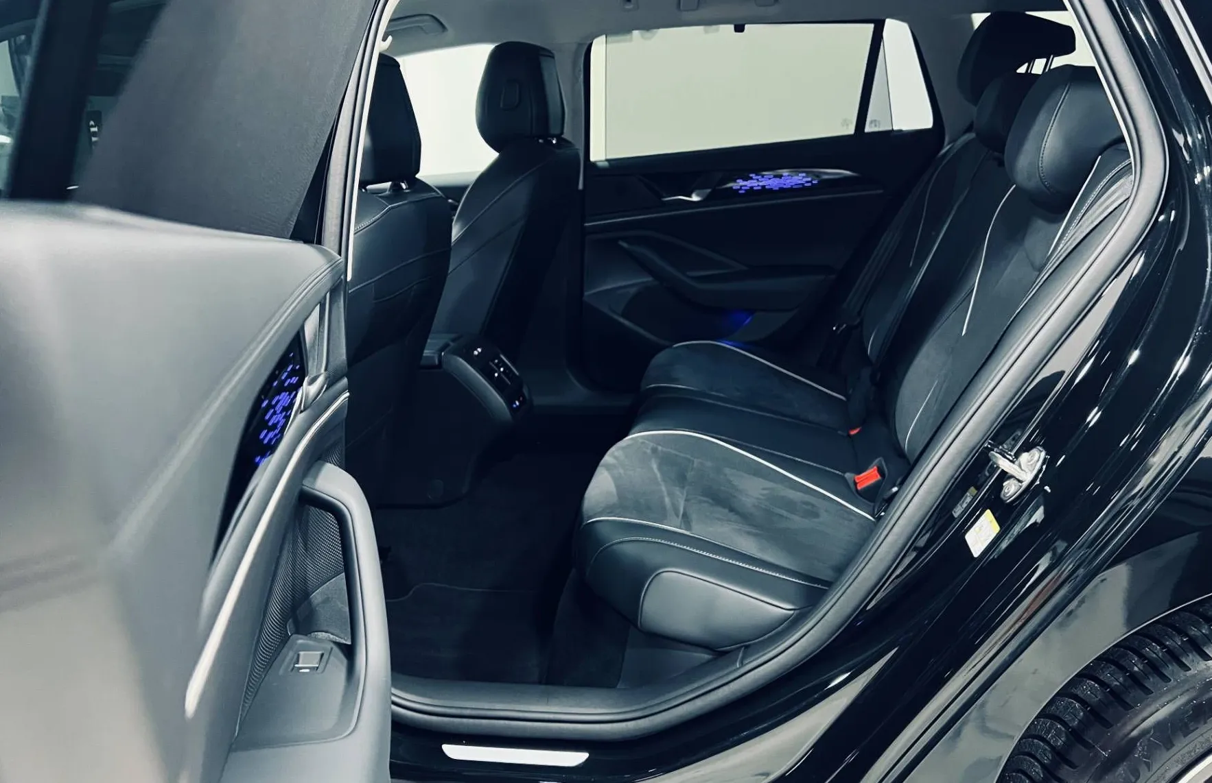 Zunanja slika - VW Passat - Variant 2.0 TDI  Elegance avt.-360 KAM-GRET SED-VOLANA-A - 9