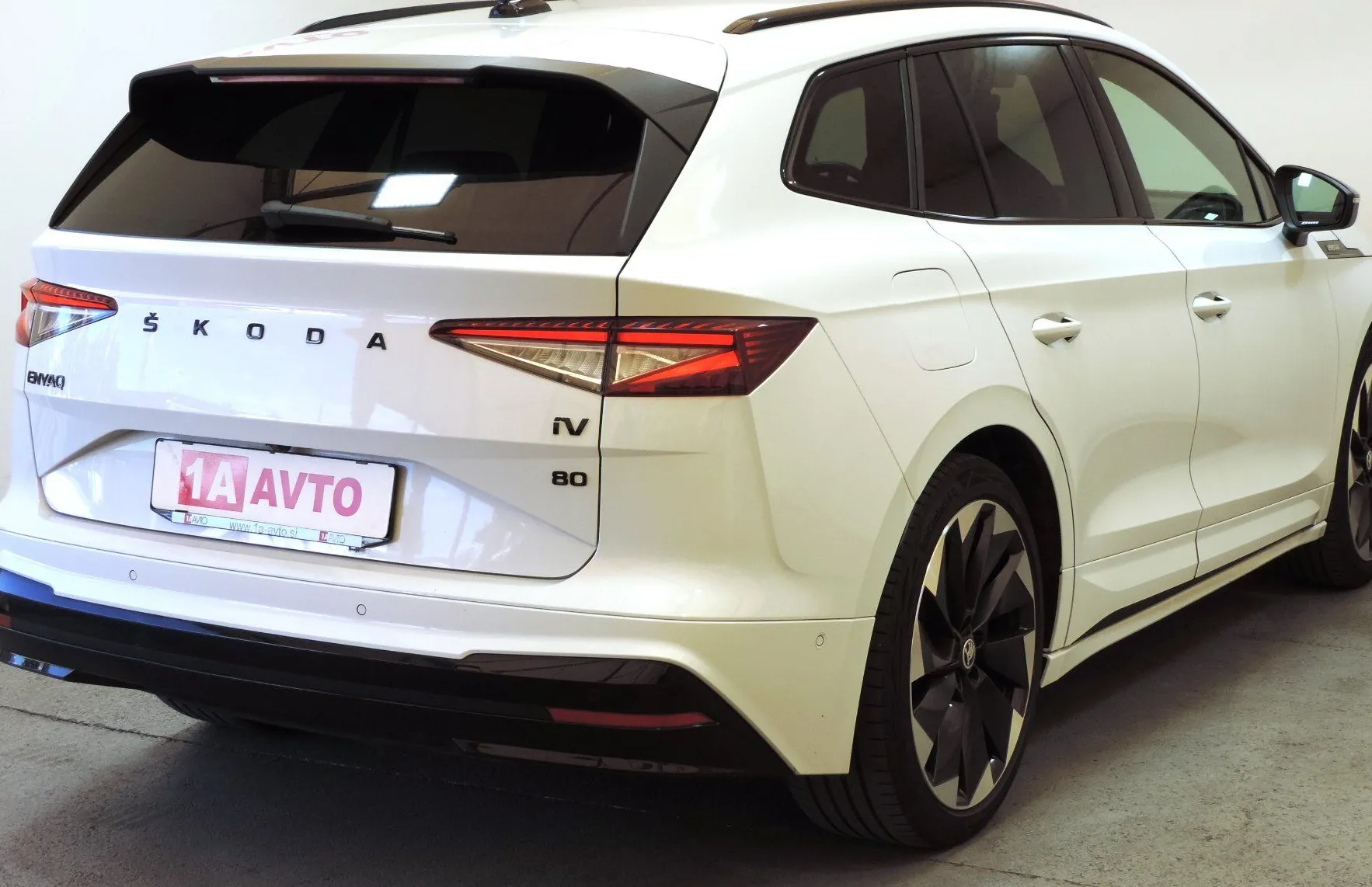 Zunanja slika - Škoda Enyaq - IV 80 Sport Line PANORAMA-ALCANTARA-KAMERA - 5