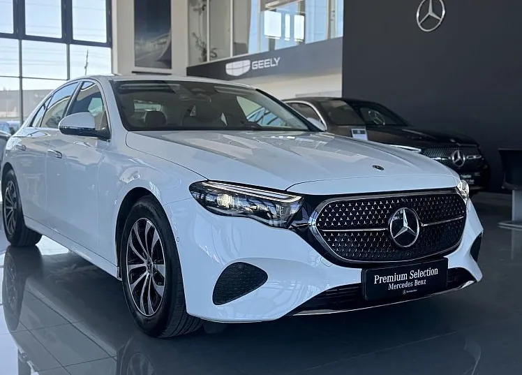 Zunanja slika - Mercedes-Benz E-Razred - 220d-AUT-MULTIBEAM-DISTRONIC-NAVI-MEMORY-PREMIUM - 1