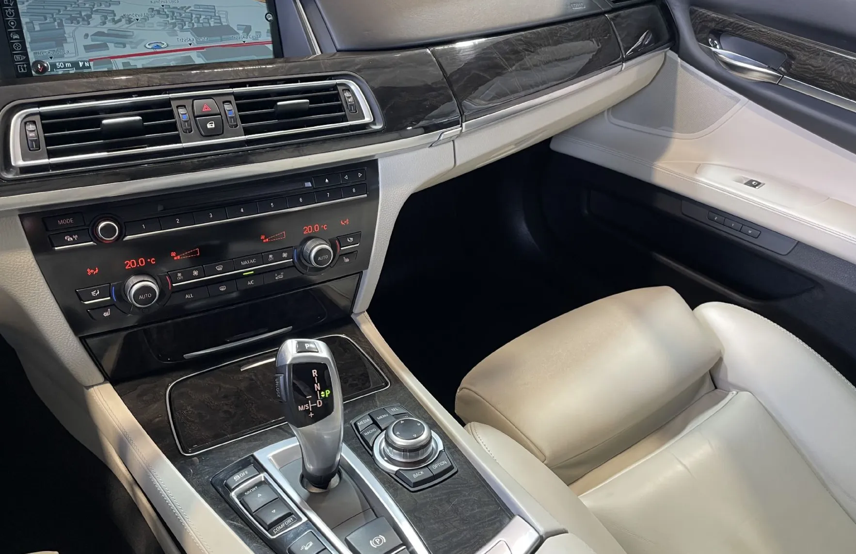 Zunanja slika - BMW Serija 7 - : 750d-xDrive-M OPTIK-NAVIGACIJA-INDIVIDUAL-MEMORY - 7