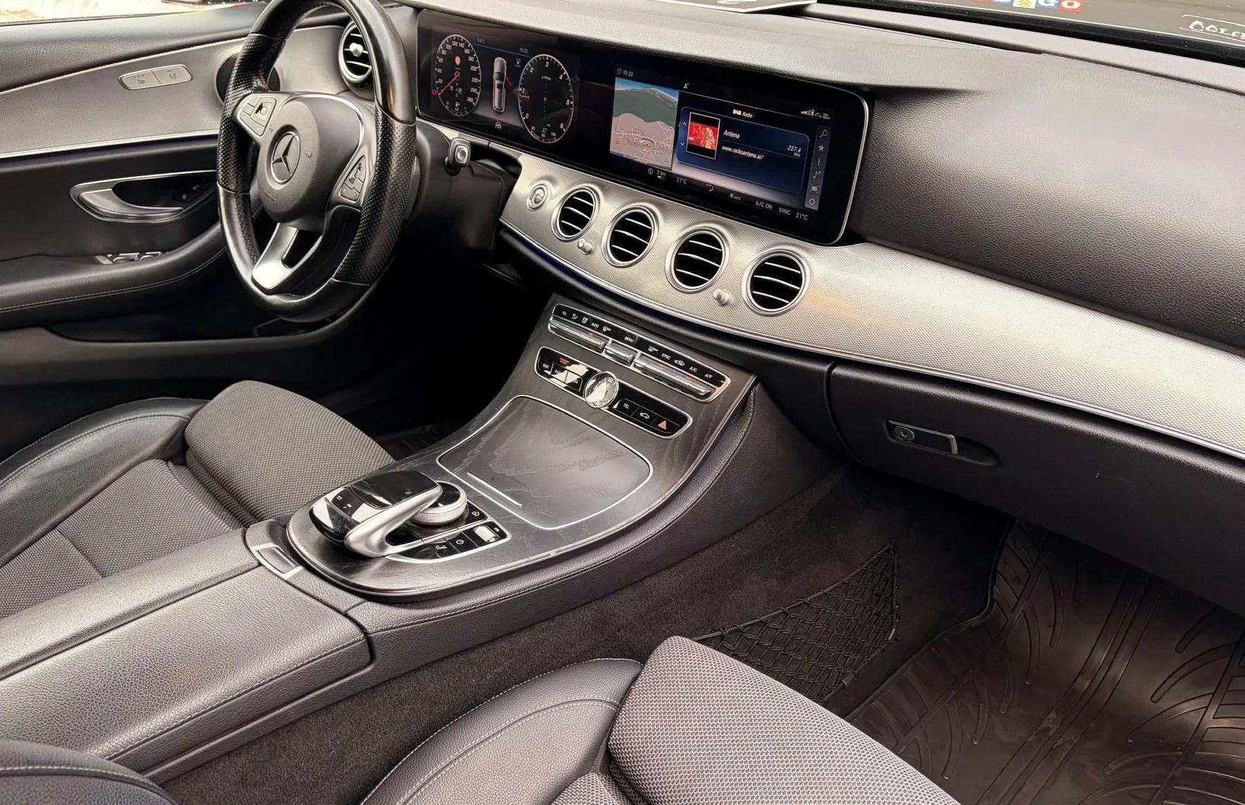 Zunanja slika - Mercedes-Benz E-Razred - E 220d T 4MATIC Avantgarde Avt. - 7
