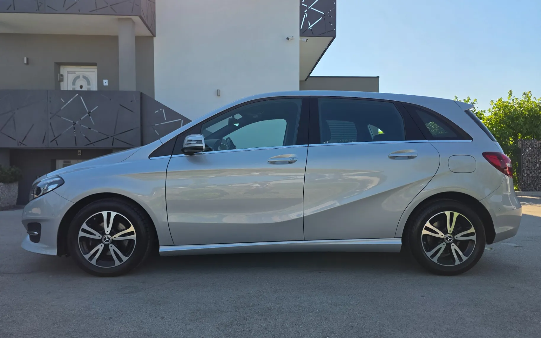 Zunanja slika - Mercedes-Benz B-Razred - B 180 d - 2
