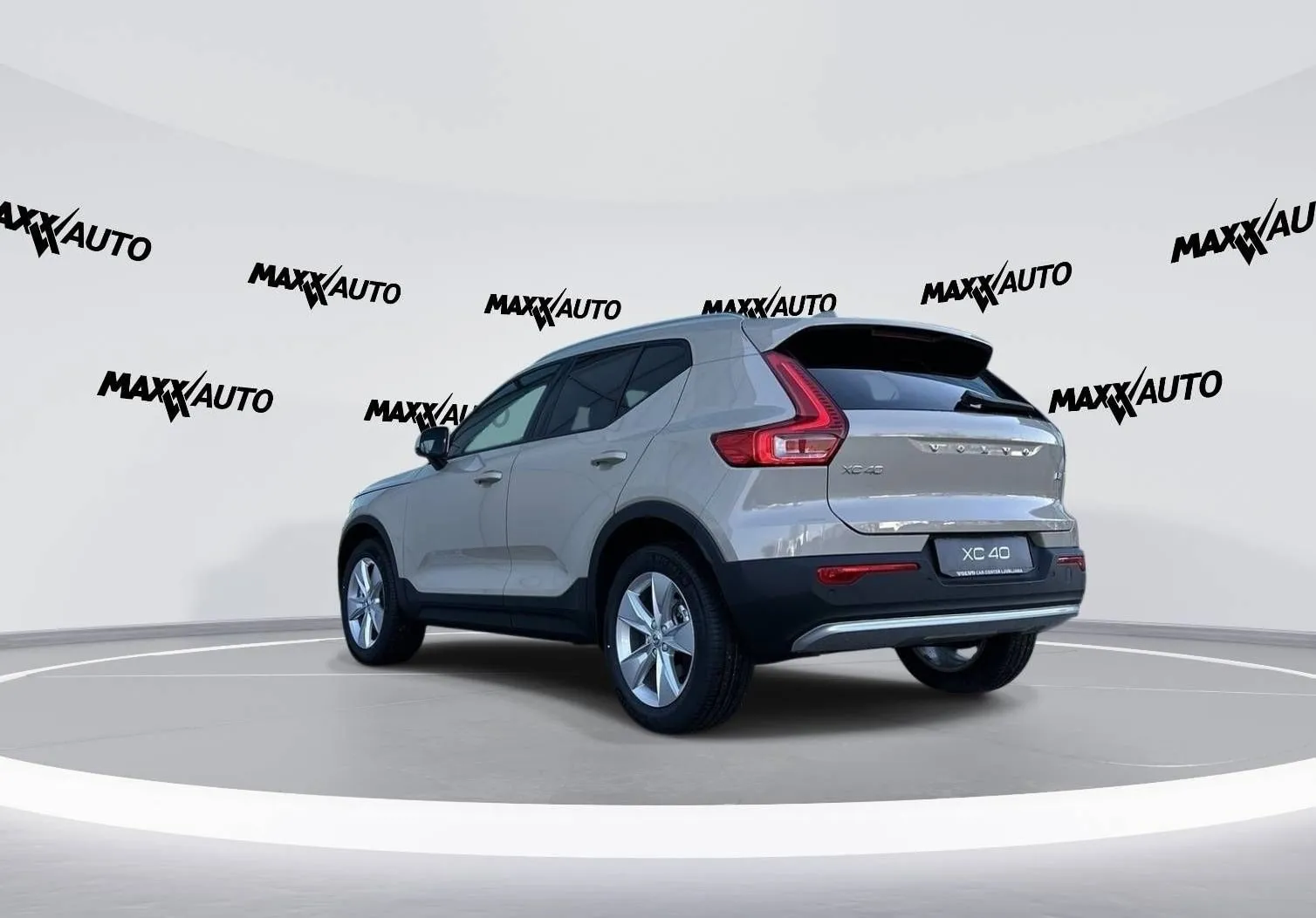 Notranja slika - Volvo XC40 - B3 P Core AT DCT 3 leta garancije + 3 servisi... - 7