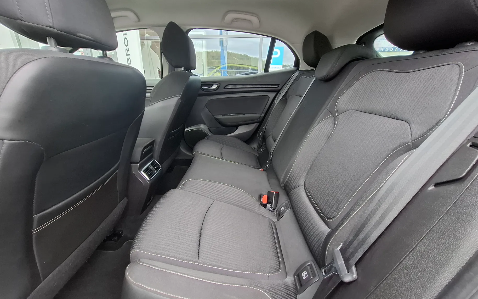 Zunanja slika - Renault Megane Limousine - 1.3 16V - LEPO OHRANJEN - ZNANA SERVISNA ZGOD. - 9