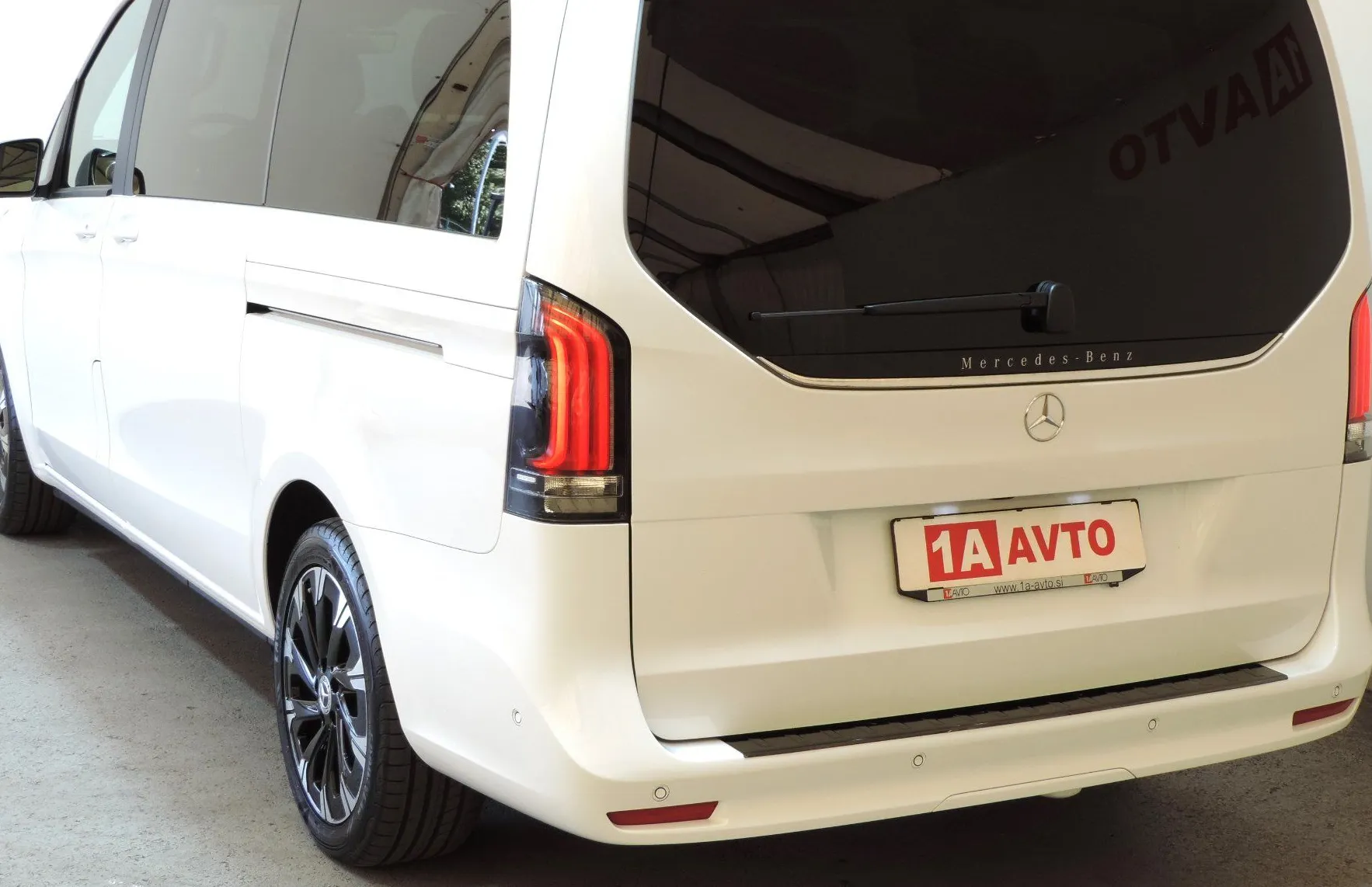 Zunanja slika - Mercedes-Benz V-Razred - V 300 d Style dolgi Avt. LED-ACC-7.SEDEŽEV-KAMERA - 7
