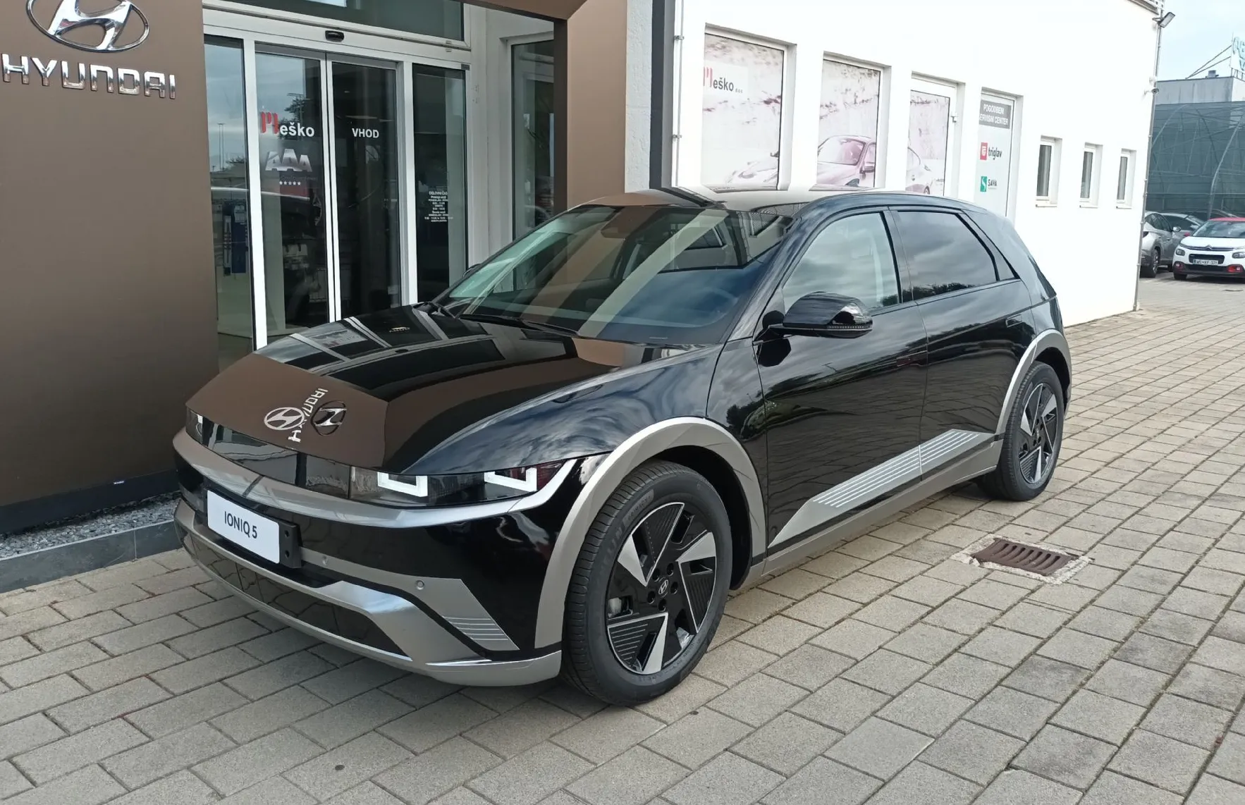 Zunanja slika - Hyundai Ioniq 5 - 168kW PREMIUM 84 kWh VOZILA V PRIHODU - 1
