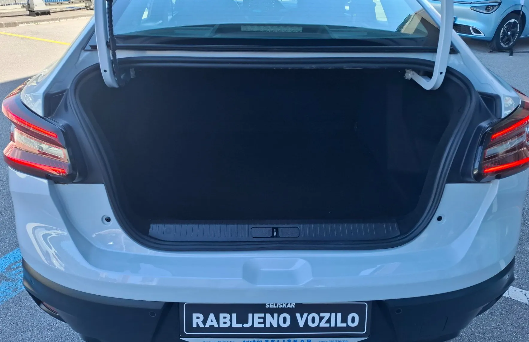 Zunanja slika - Citroën C4 X - 1.2 PURETECH YOU  - KOT NOVO - SAMO 21.870KM - 11