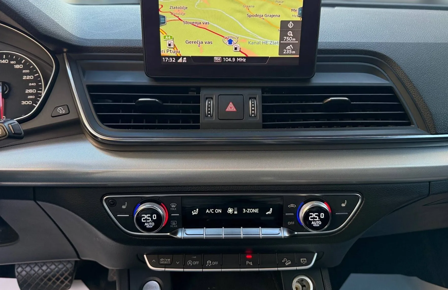 Zunanja slika - Audi Q5 - 2.0 TDI 4X4 S LINE MATRIX NAVIGACIJA GR.SEDEŽEV T. - 18