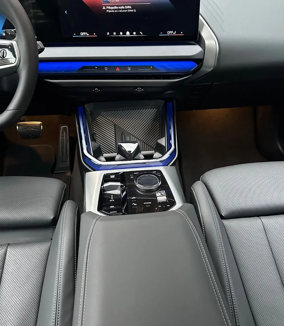 Zunanja slika - BMW X3 - serija :  30e xDrive  AT -HARMAN-PANORAMA-KAM360-20COL... - 9