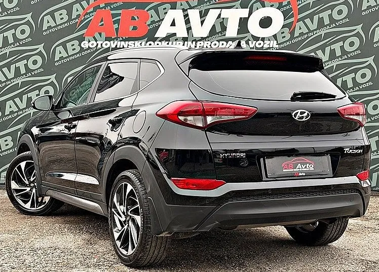 Zunanja slika - Hyundai Tucson - 1.7 CRDI Style+SLO+1LASTNIK+SERVISNA+ALU+BIXENON - 7