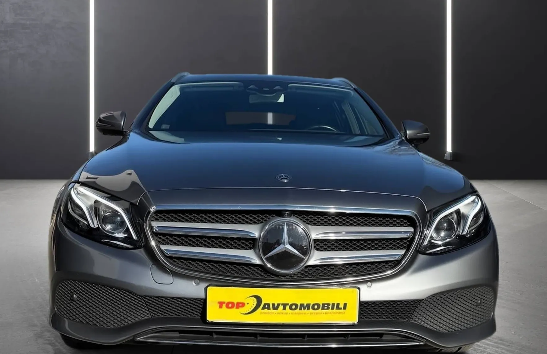 Zunanja slika - Mercedes-Benz E-Razred - E 350d FULL LED NAVI TEMP 360°KAM PDC GR.SEDEŽEV . - 12