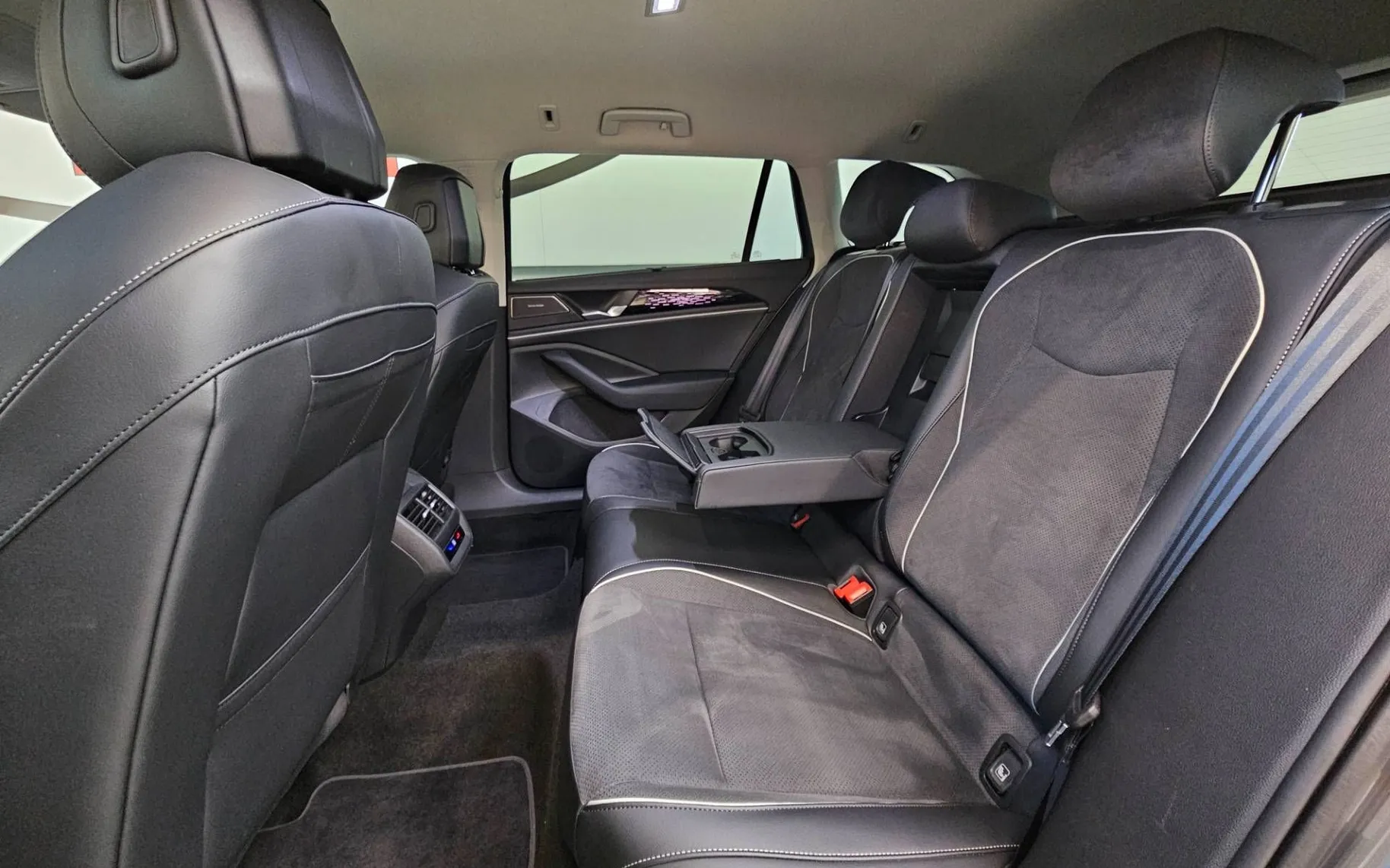 Notranja slika - Volkswagen Passat Variant - 2.0 TDI BMT Business DSG - 9