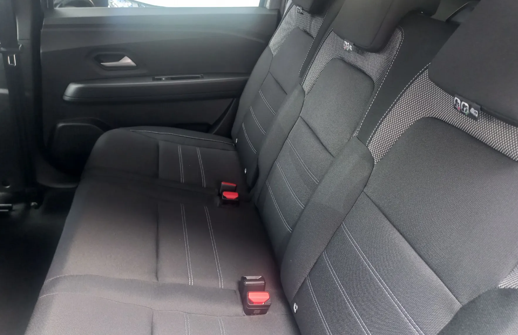 Zunanja slika - Dacia Jogger - 1.0 TCe 110 Expression 7-Sed. - 7