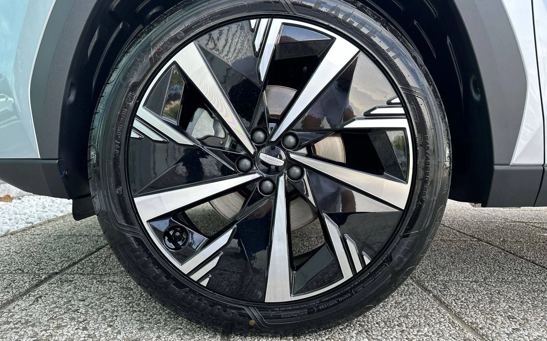 Notranja slika - Geely StarRay - 2.0 TD 8A T AWD GF - 9