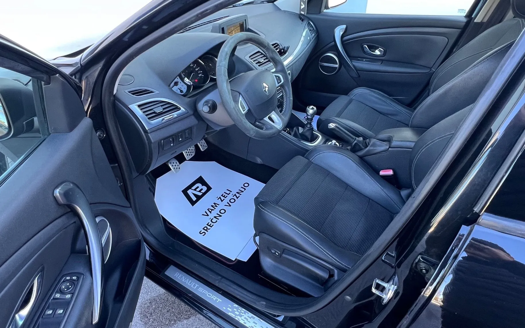 Notranja slika - Renault Megane - GT LINE 2.0 dCi+160KM+BOSE+XENON+NAVI+ALU - 9