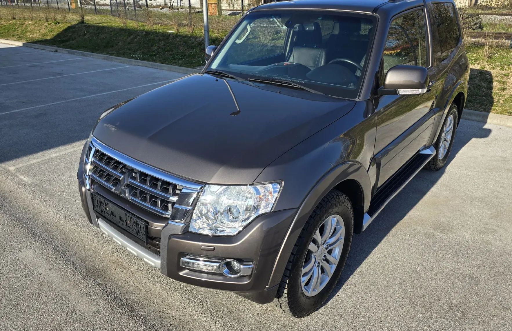 Zunanja slika - Mitsubishi Pajero - 3.2 DI-D A T 3 VRATA ODLIČEN - 1