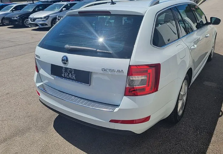 Zunanja slika - Škoda Octavia - Combi 1.6 TDI Ambition DSG EL. KUFERAM.BI XSENON - 6