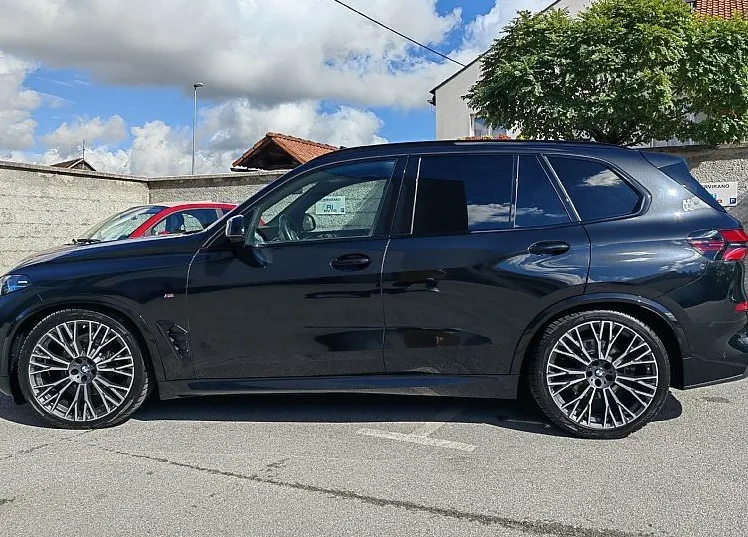 Zunanja slika - BMW X5 - serija : 30d-XD-M-PAKET-ZRAČNO-PANO-SOFT-CL-360KAM-LASER-22 - 2
