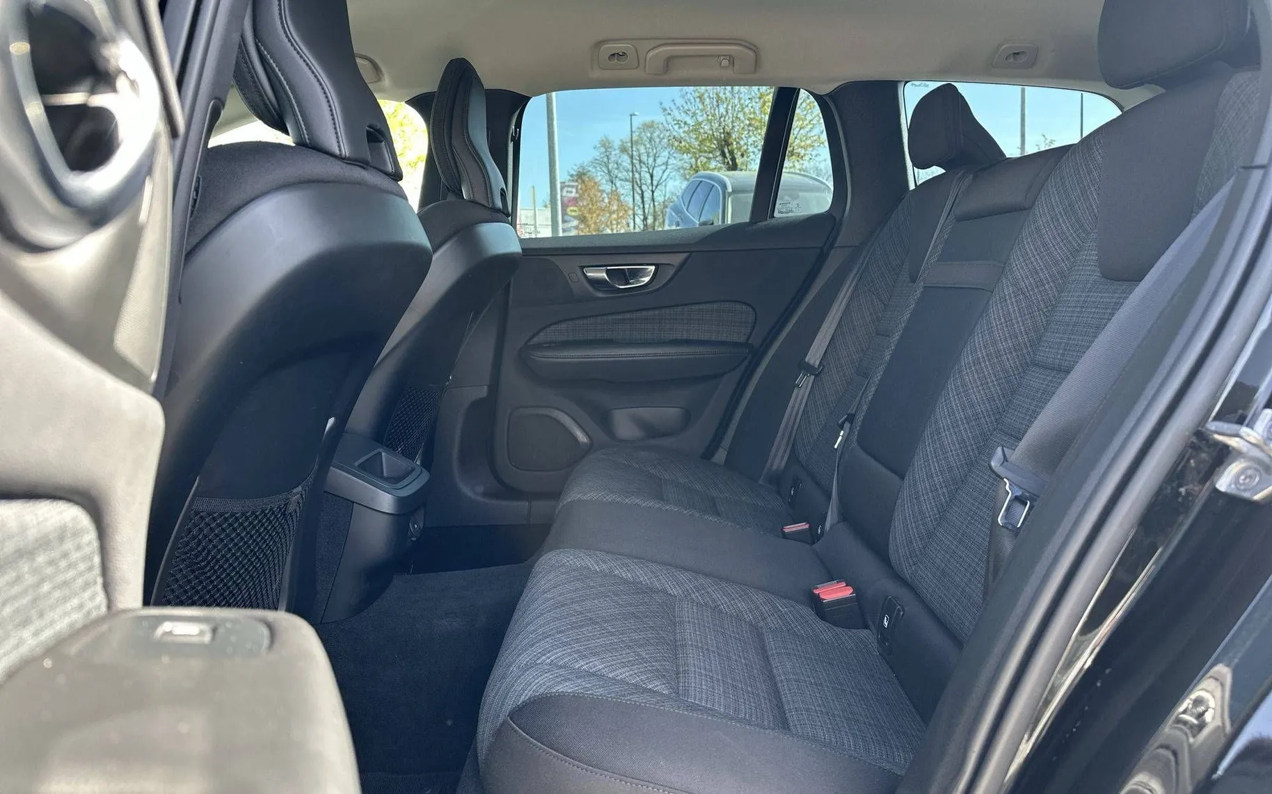 Notranja slika - Volvo V60 - B4D Momentum Avt - 11