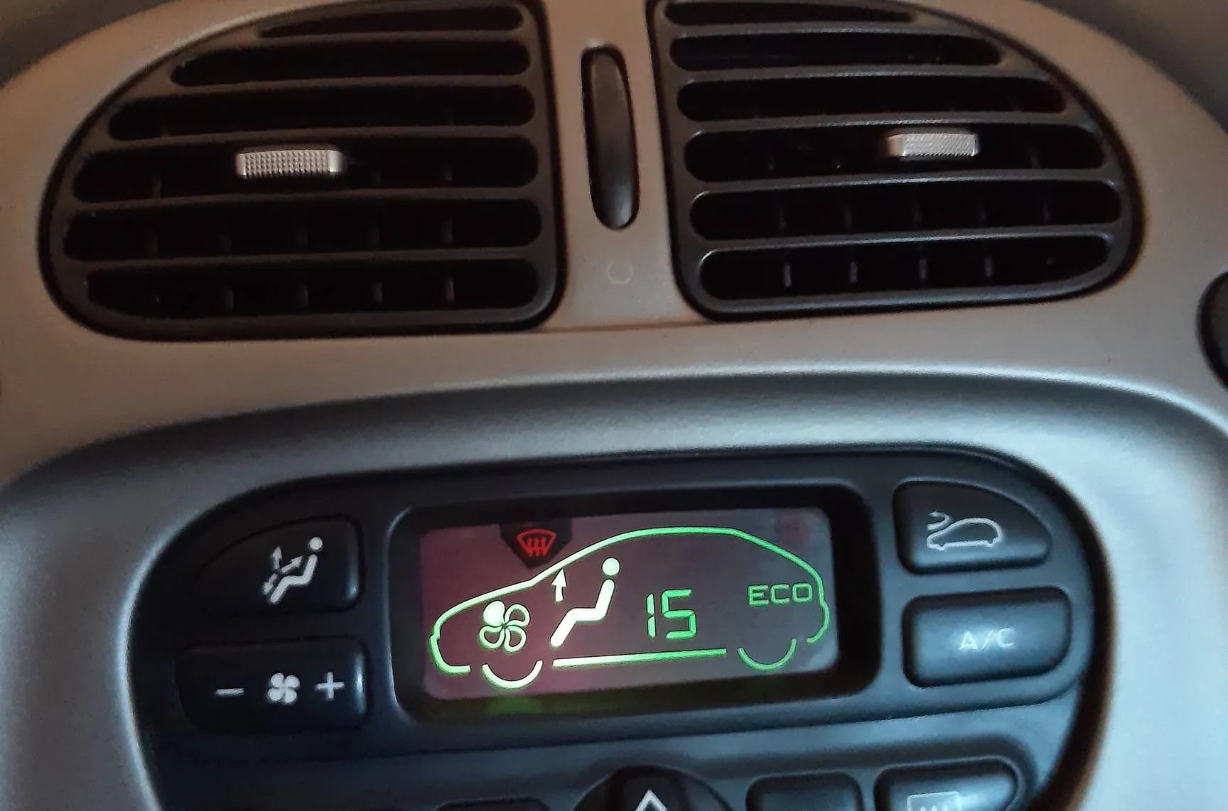 Notranja slika - Citroën Xsara - Picasso 1,6i 16V SX - 14