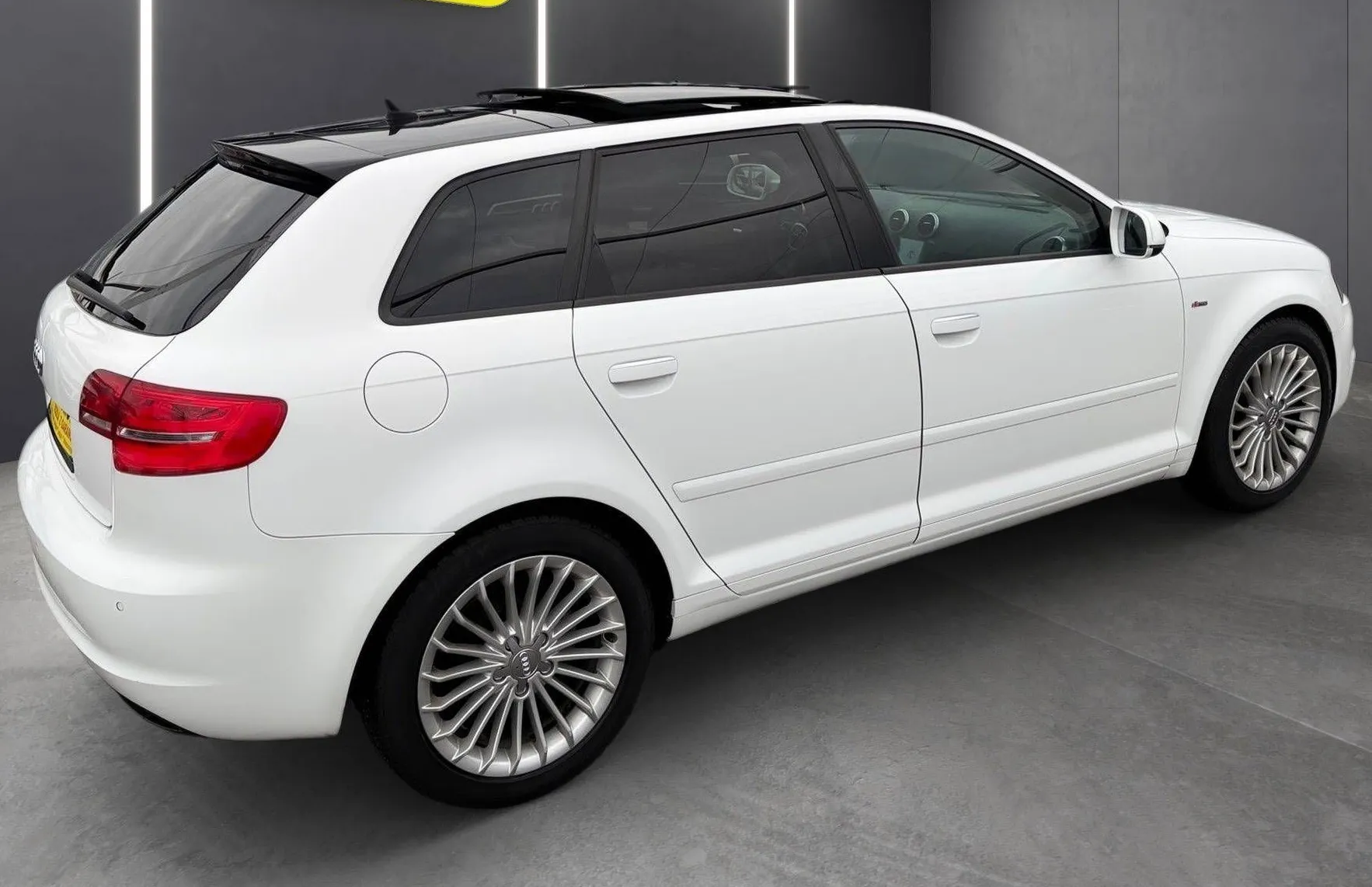 Zunanja slika - Audi A3 - 2.0 TDI AUT XENON AUT PANO PDC TEM USNJE TOP... - 7