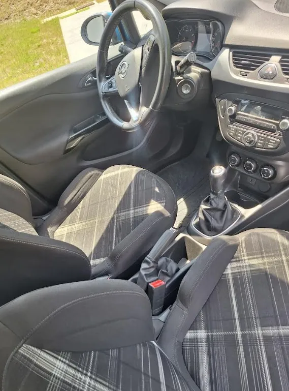 Notranja slika - Opel Corsa - 1,4 bencin - 5