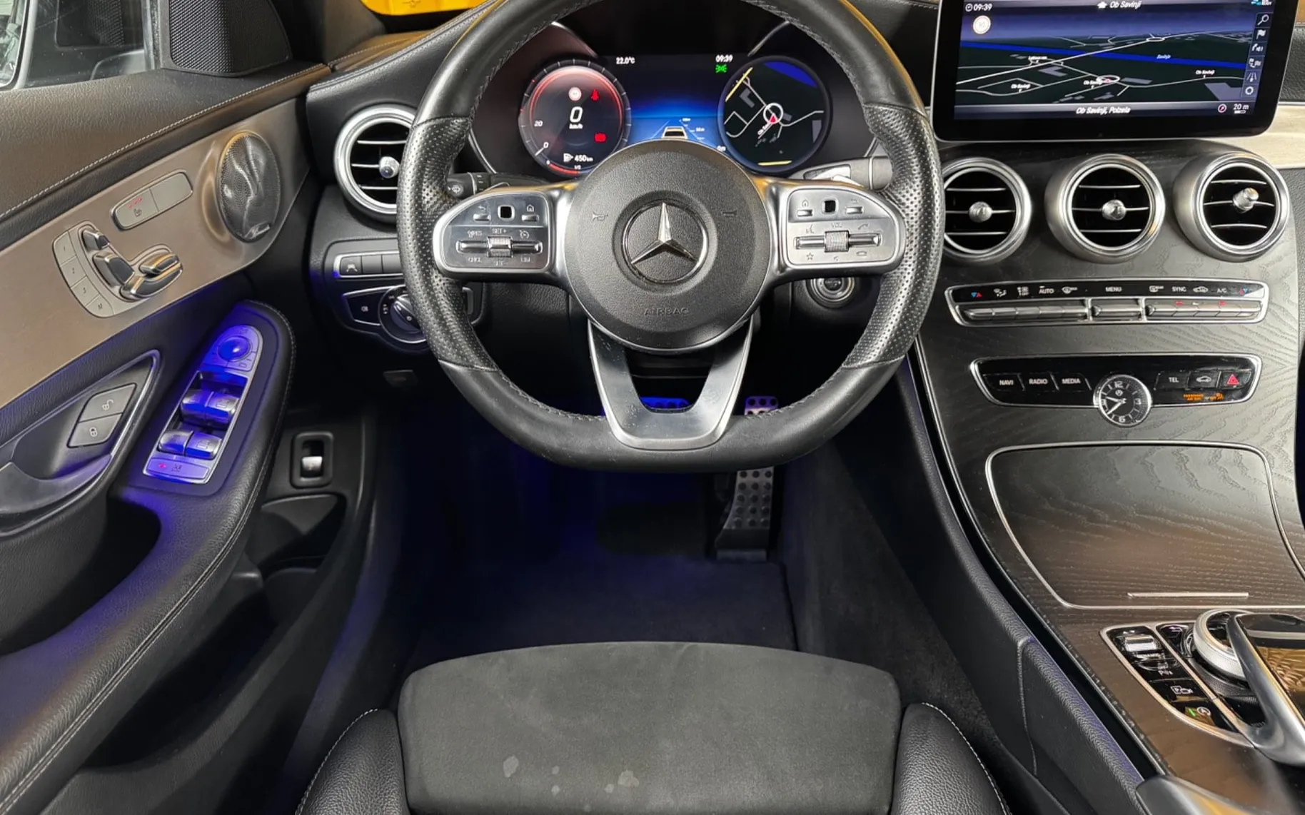 Notranja slika - Mercedes-Benz C-Razred - AMG C220d 4MATIC-VIRTUAL-360-MEMORY-AMBI - 11