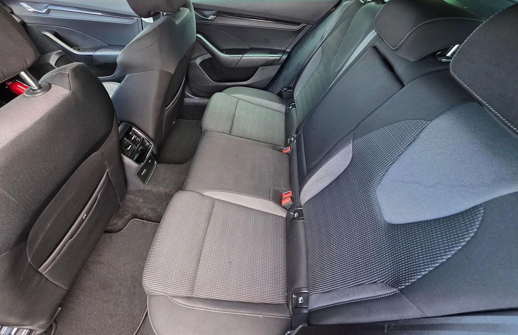 Zunanja slika - Škoda Octavia - COMBI 1.5 TSI STYLE LED-VIRUTAL-KAMERA-KLJUKA-1.LA - 10