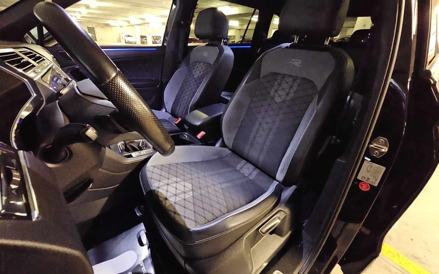 Notranja slika - Volkswagen Tiguan Allspace - 4motion 2.0 TDI BMT R-Line DSG |VIRTUAL|KLJUKA|TOP - 8